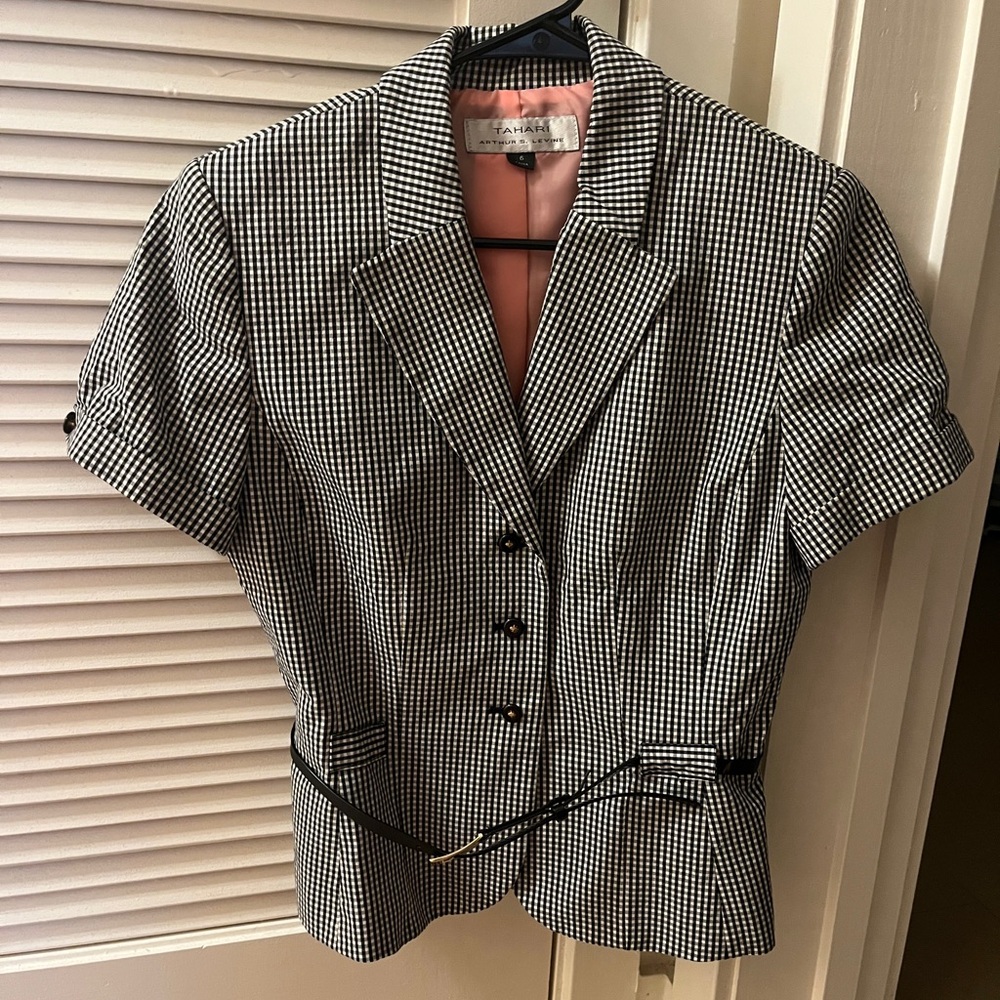 Tahari black and white short sleeve blazer